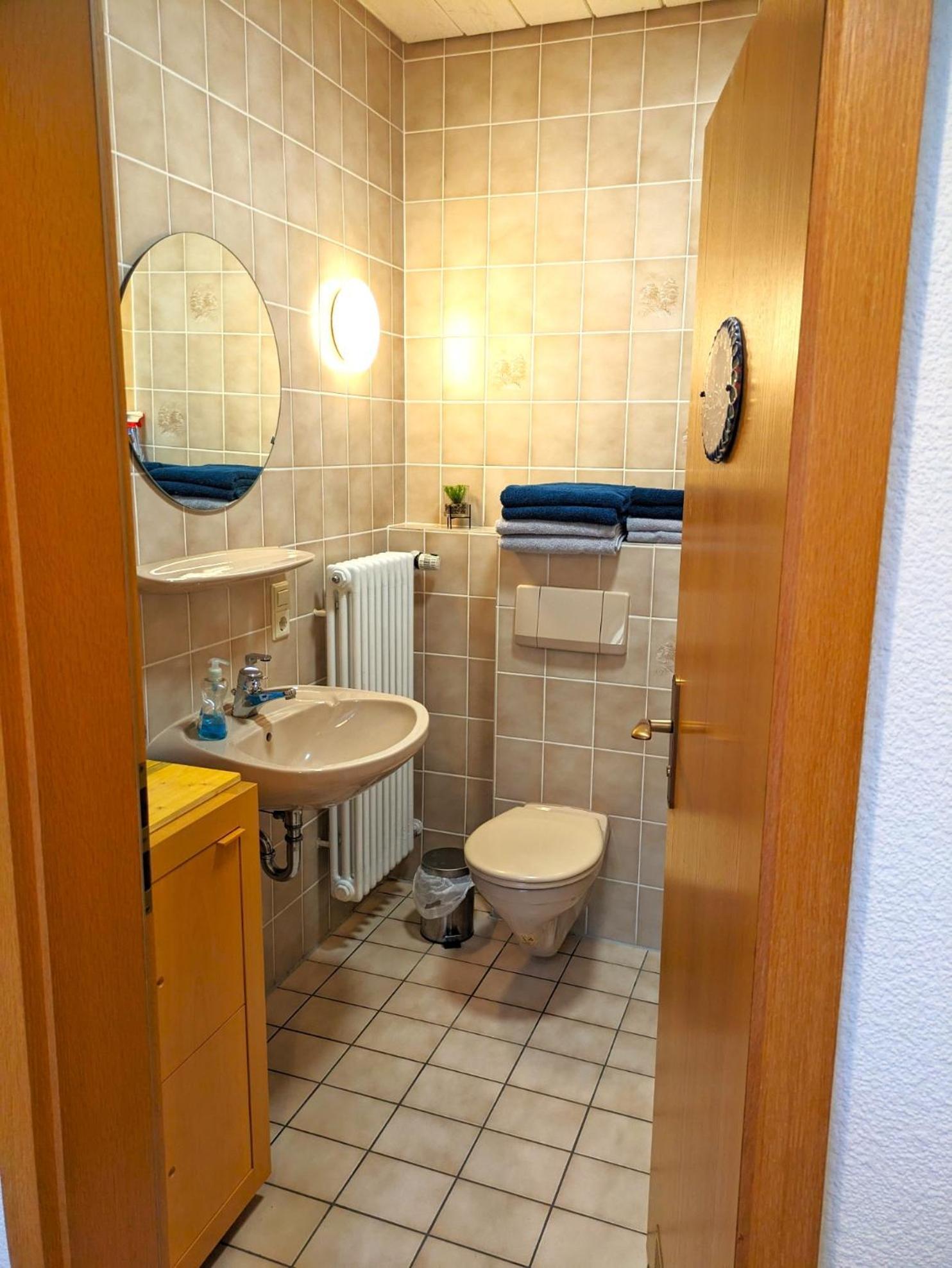 4 Zimmer Geraeumige Und Ruhig Gelegene Ferien- Und Monteurwohnung Nur Fuer Sie Allein Aujvari Vermietungen Spiegelberg Buitenkant foto