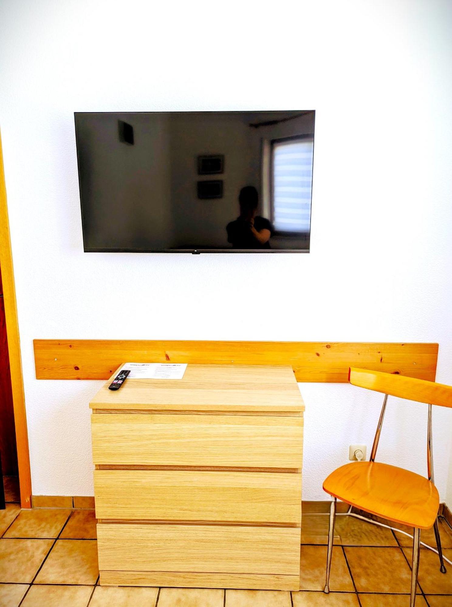 4 Zimmer Geraeumige Und Ruhig Gelegene Ferien- Und Monteurwohnung Nur Fuer Sie Allein Aujvari Vermietungen Spiegelberg Buitenkant foto
