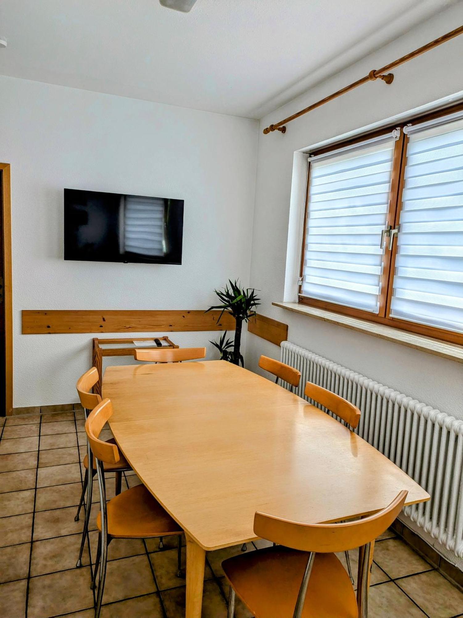 4 Zimmer Geraeumige Und Ruhig Gelegene Ferien- Und Monteurwohnung Nur Fuer Sie Allein Aujvari Vermietungen Spiegelberg Buitenkant foto
